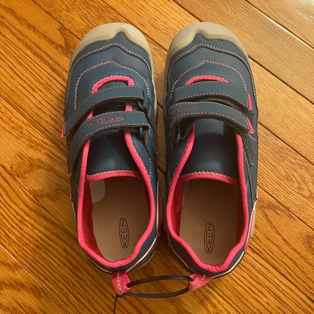 Brand new without tag Keen shoes women sz 6